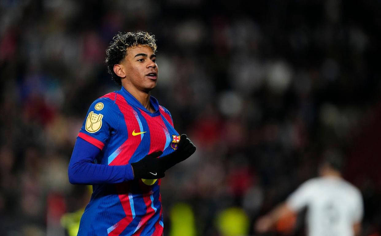 西甲领跑者巴萨凭借亚马尔破门2-1击败阿尔瓦塞特，率先晋级国王杯四强